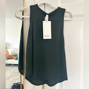 run and train tank top NWT